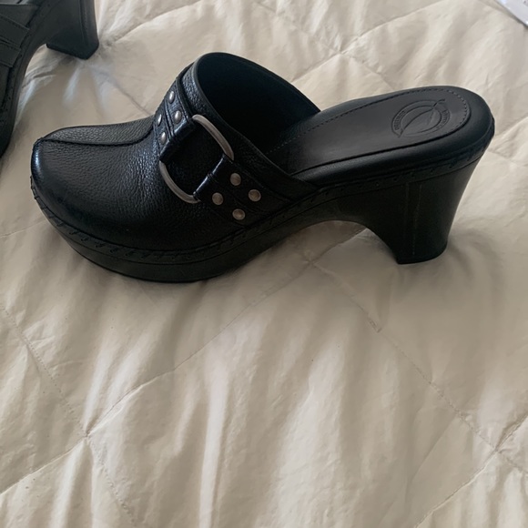 Leather clogs , never worn . Excellent condition! - Picture 2 of 3